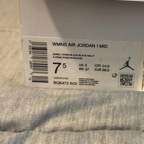2020 RELEASE 7.5 Air Jordan 1 Mid Dirty Powder Iridescent! - Picture 3 of 12